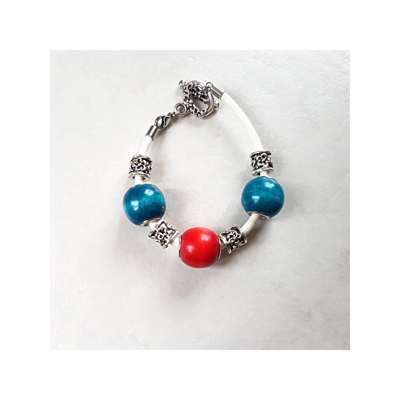 Bracelet style Pandora perles bois turquoise fushia et cordon cuir Bracelet style Pandora perles bois turquoise fushia et cordon cuir
